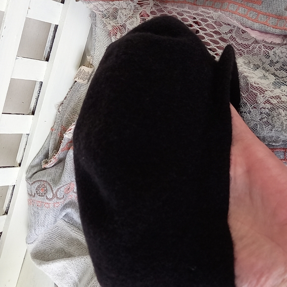 Black Wool Beret - Picture 3 of 3